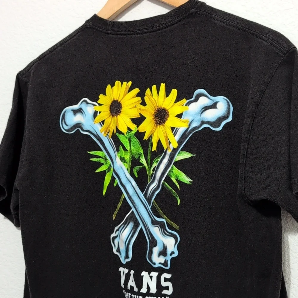 Vans Black T-Shirt with Bone and Floral Daisy Design Gender Neutral size Medium - Picture 3 of 16